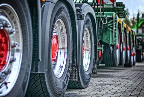 Single or dual wheel assembly on trucks