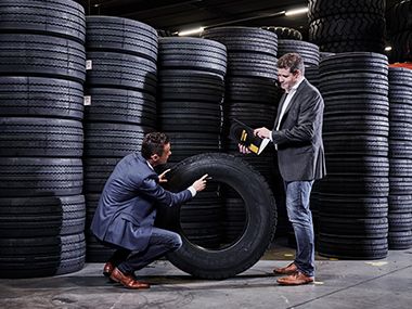 Truck tyres at Heuver: large stocks, competitive prices and fast delivery