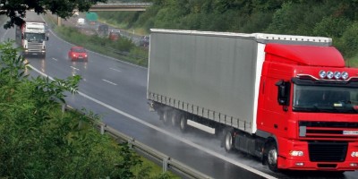 Mounting a truck tyre