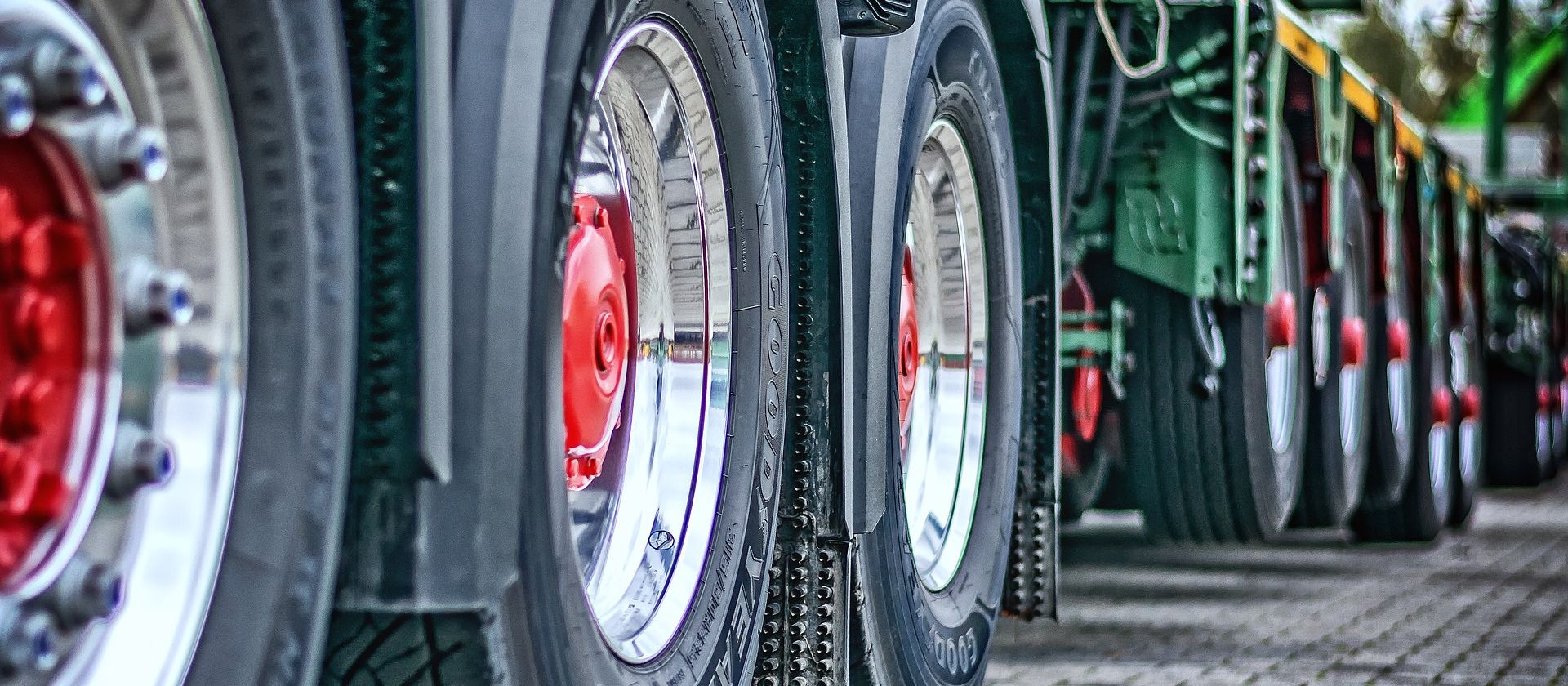 Single or dual wheel assembly on trucks