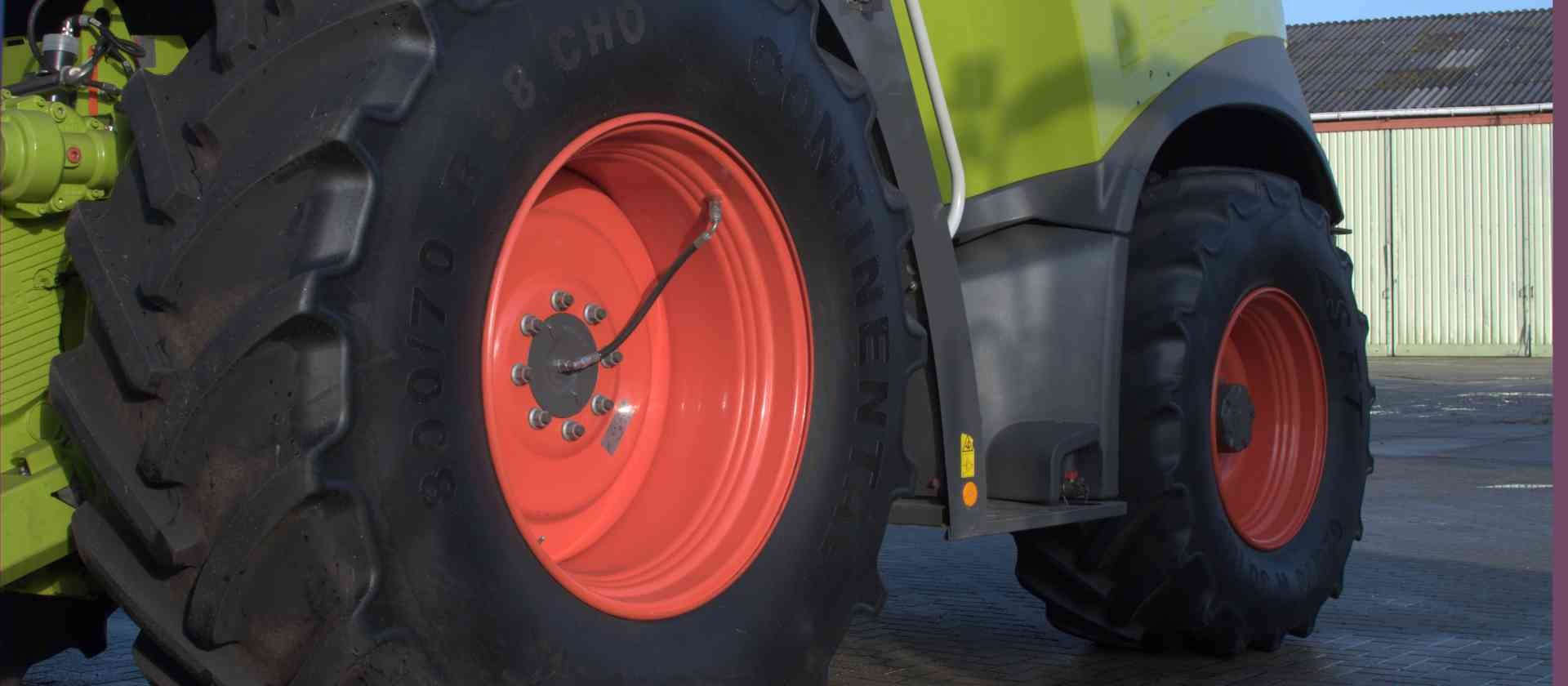 Pressure control system for agricultural tyres